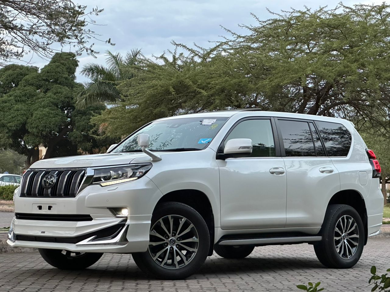 LANDCRUISER thumbnail 8